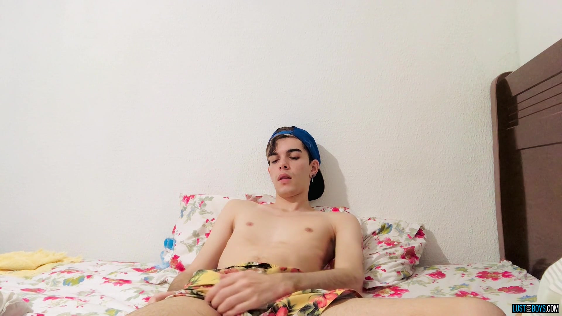 Freeballing Boy Squirts Big - Henry Evans