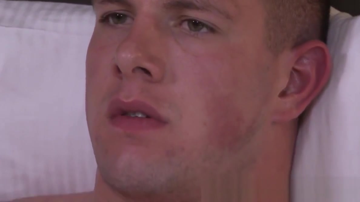Muscular hunk cocksucking army stud
