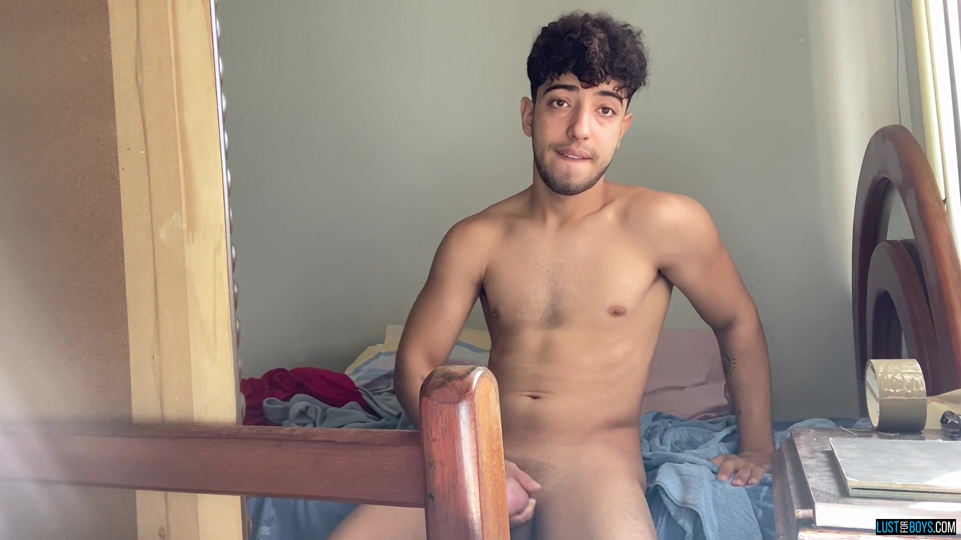 Sneakers & Semen Pumping - Henry Lynes