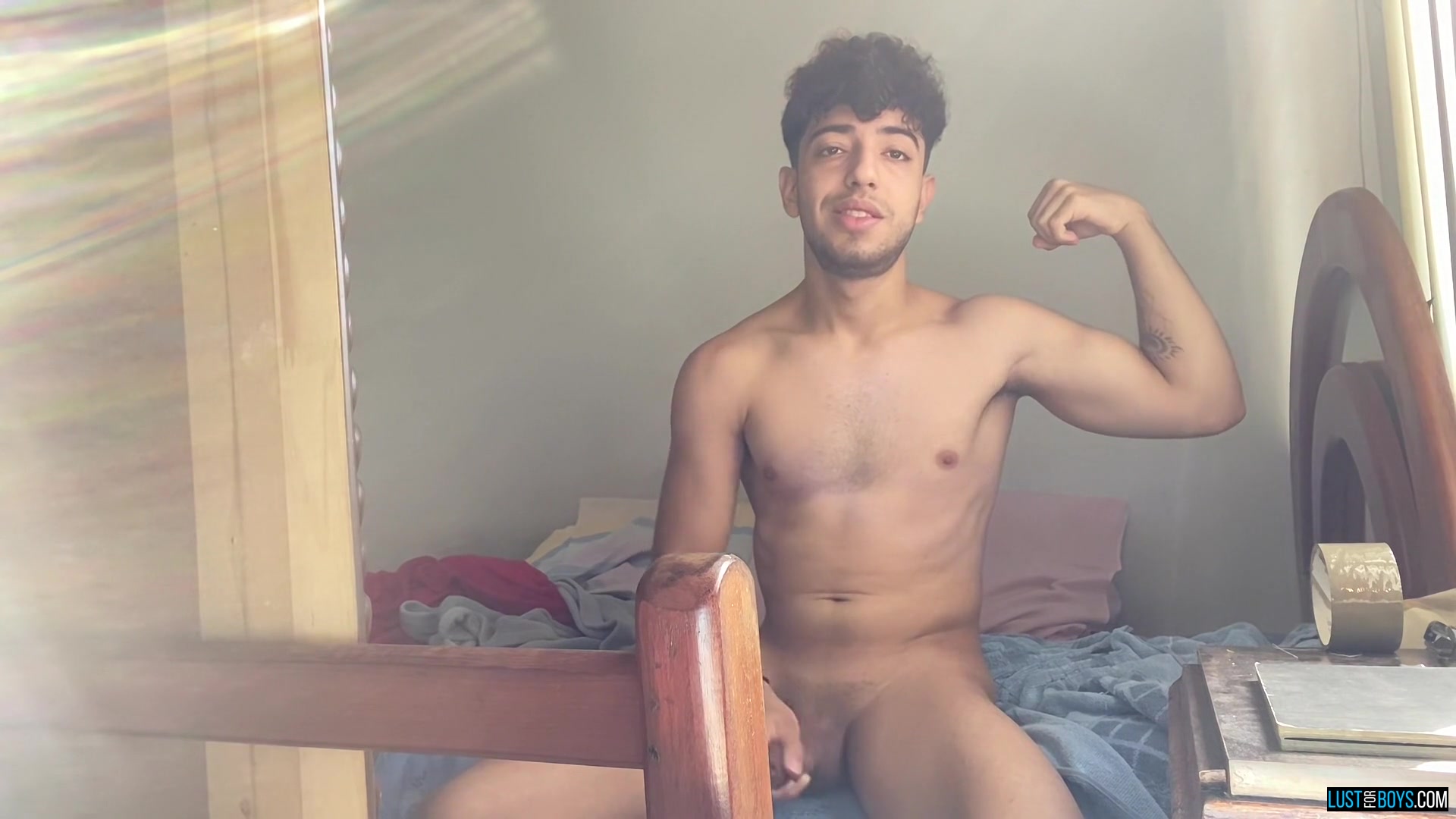 Sneakers & Semen Pumping - Henry Lynes