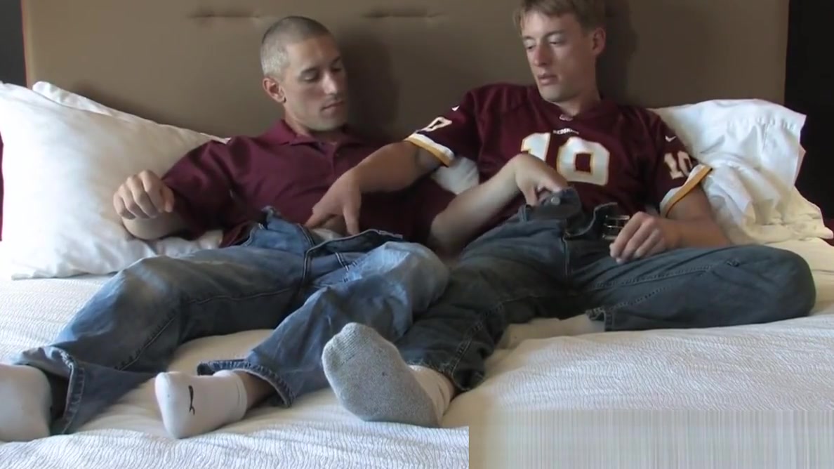 Handsome army studs stroke and suck dick