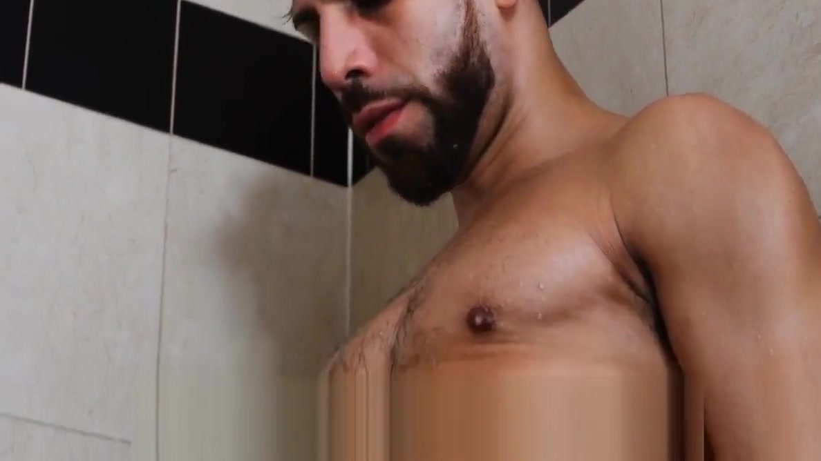 ShowerBait Toy shower fuck with Casey Everett and Fx Rios