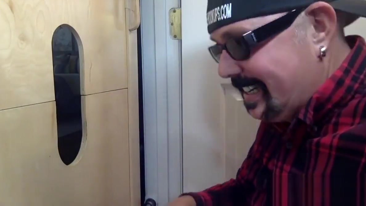 Hot Step daddy Sucked At The Gloryhole