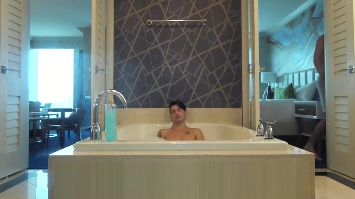 ShowerBait Str8 bait shower fuck with Casey Everett