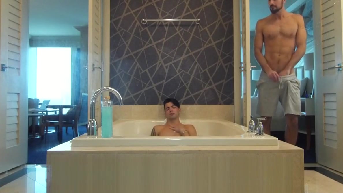 ShowerBait Str8 bait shower fuck with Casey Everett
