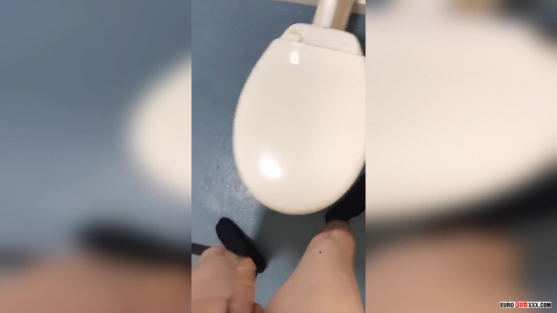 Gym Twink In The Rest Room - Alexander Light