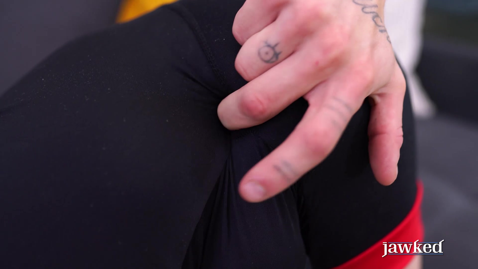 Max Fingers His Asshole - Jawked
