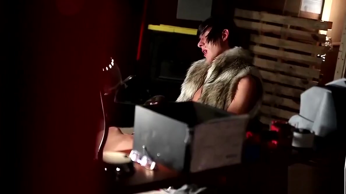 Vamp blowing dick of anther cute twink vamp in their office