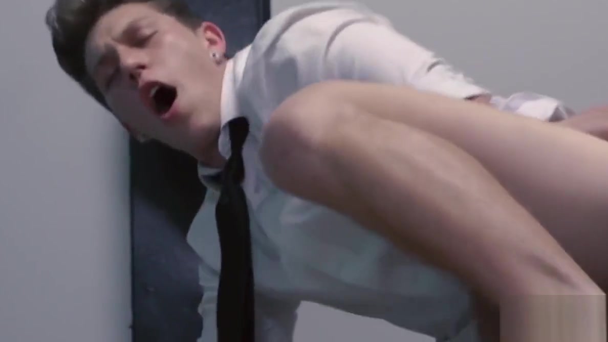 Office hunks Kit Cohen and Paul Canon love dicking around