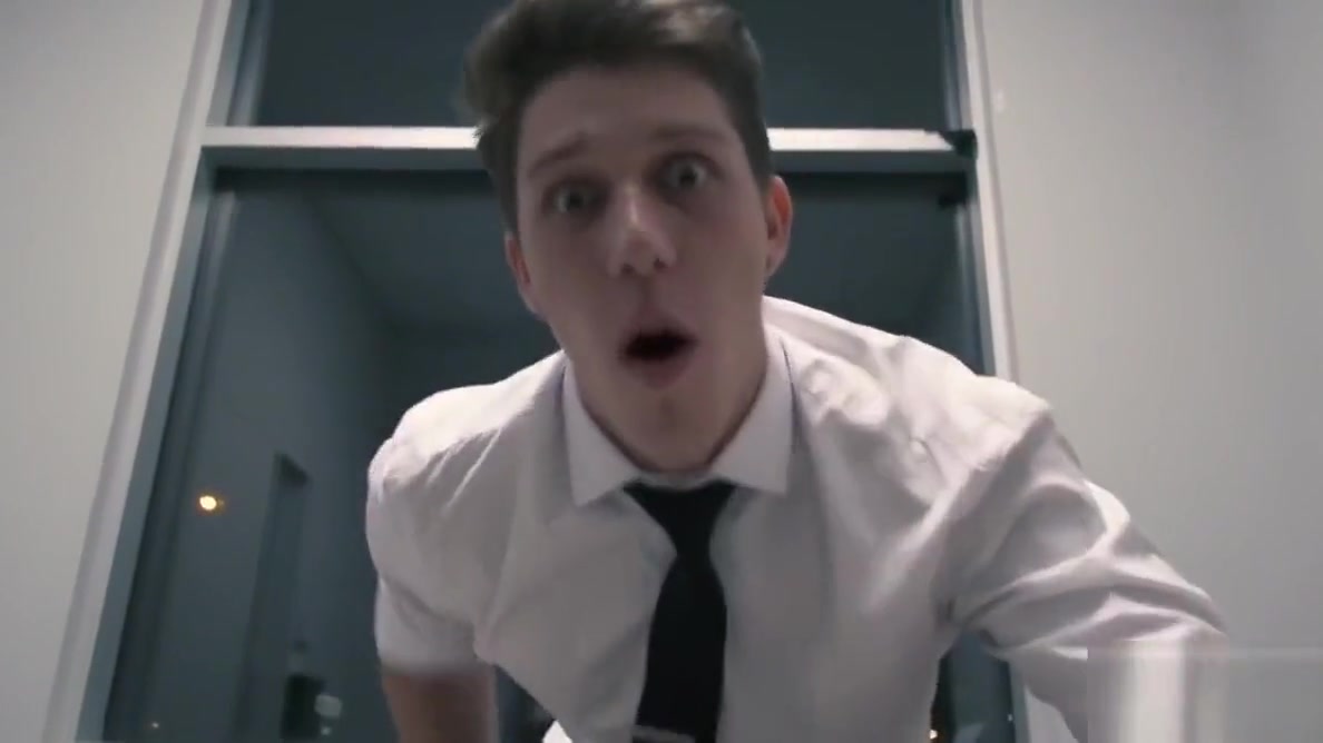 Office hunks Kit Cohen and Paul Canon love dicking around