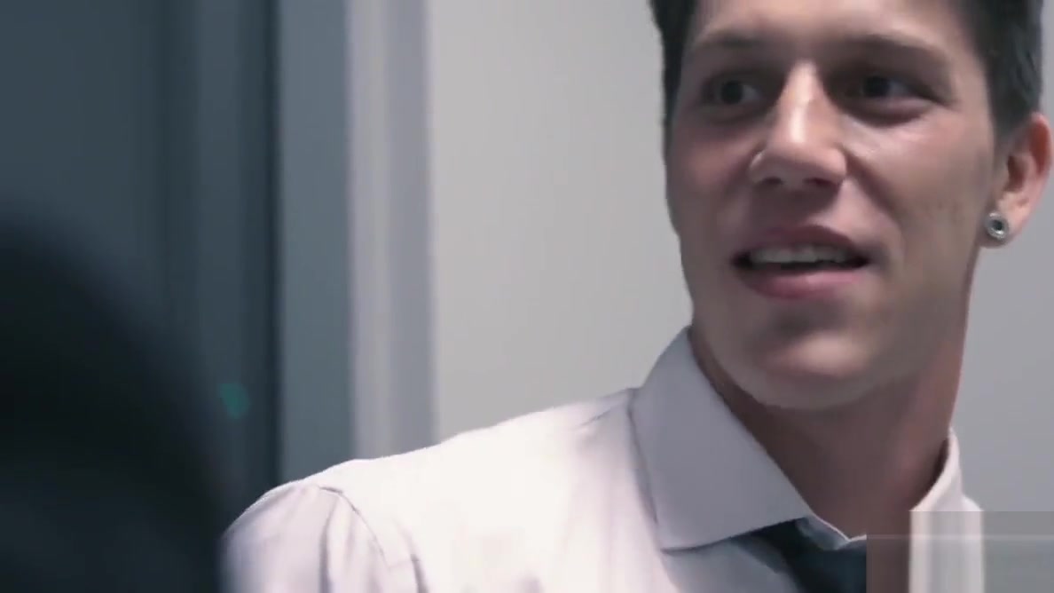 Office hunks Kit Cohen and Paul Canon love dicking around