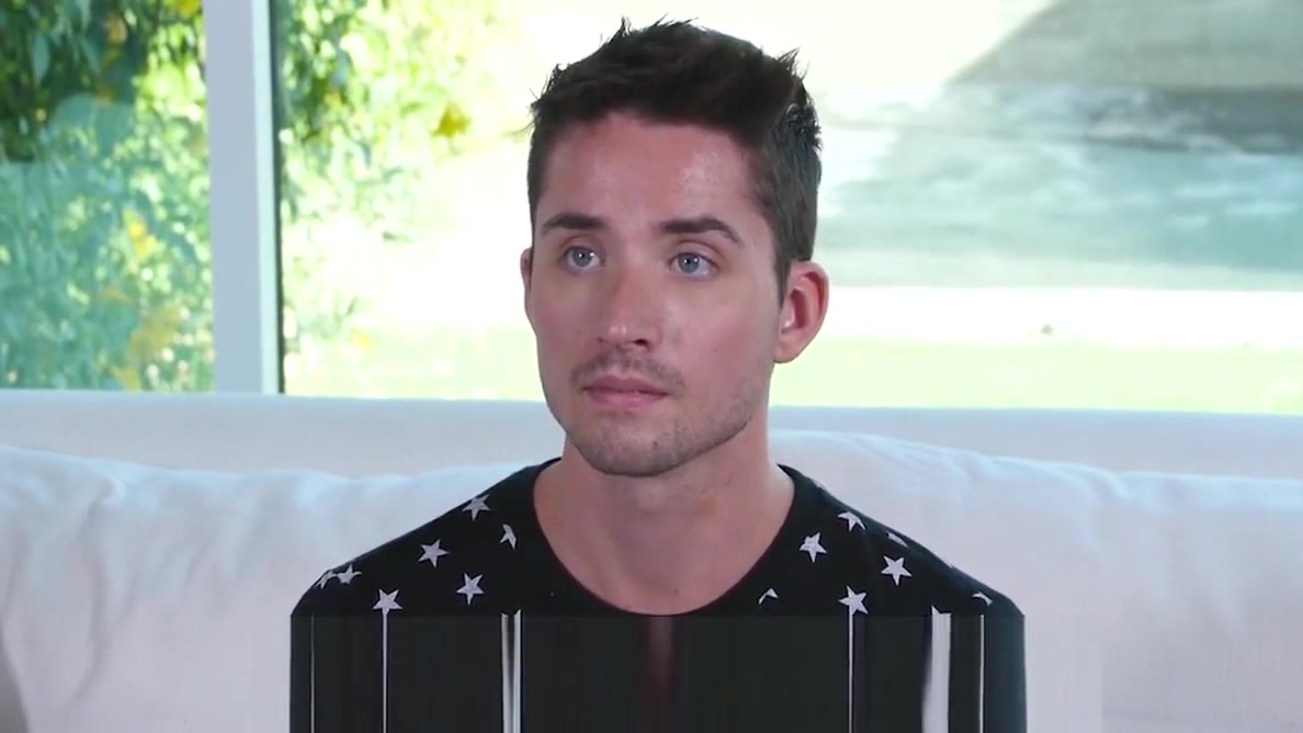 GayCastings Casting agent fuck with newcomer Liam Aries