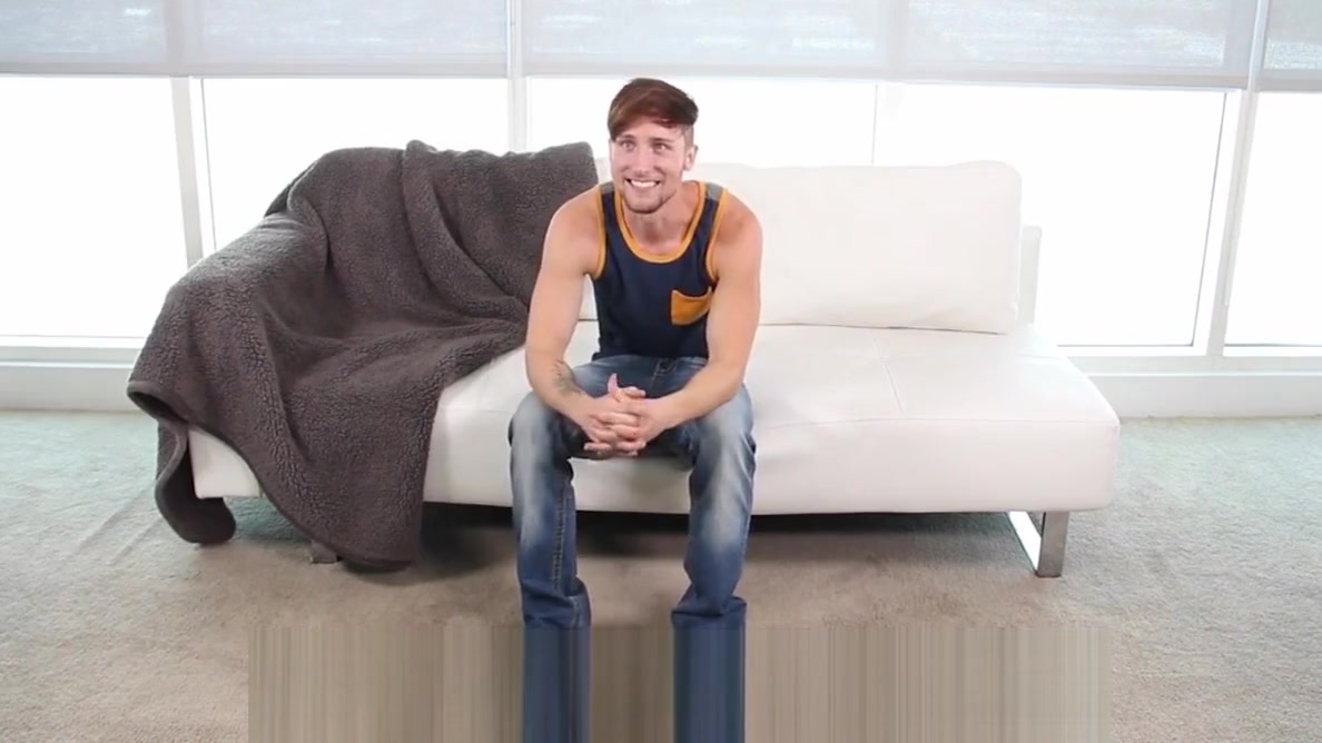 GayCastings Newcomer Zee Knox fucked by casting agent