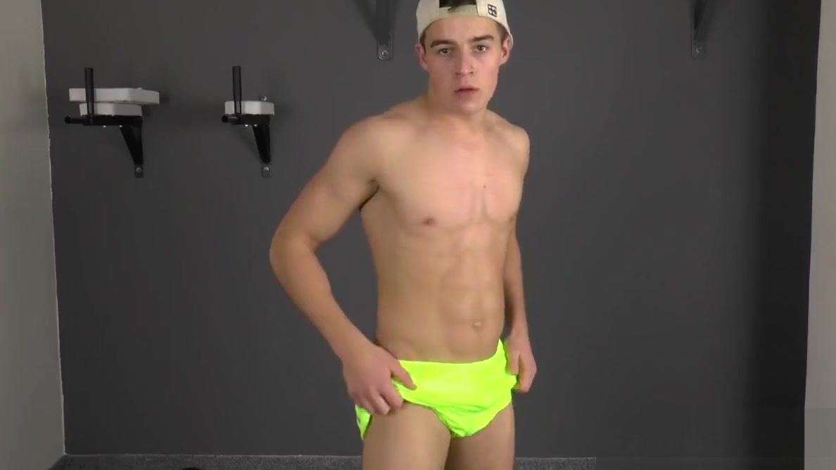 Sexy Muscle Boy - Nude Fitness Casting