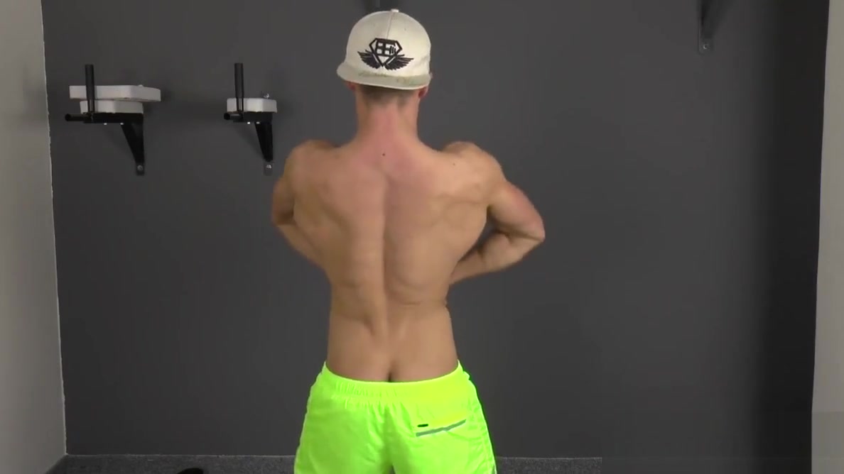 Sexy Muscle Boy - Nude Fitness Casting
