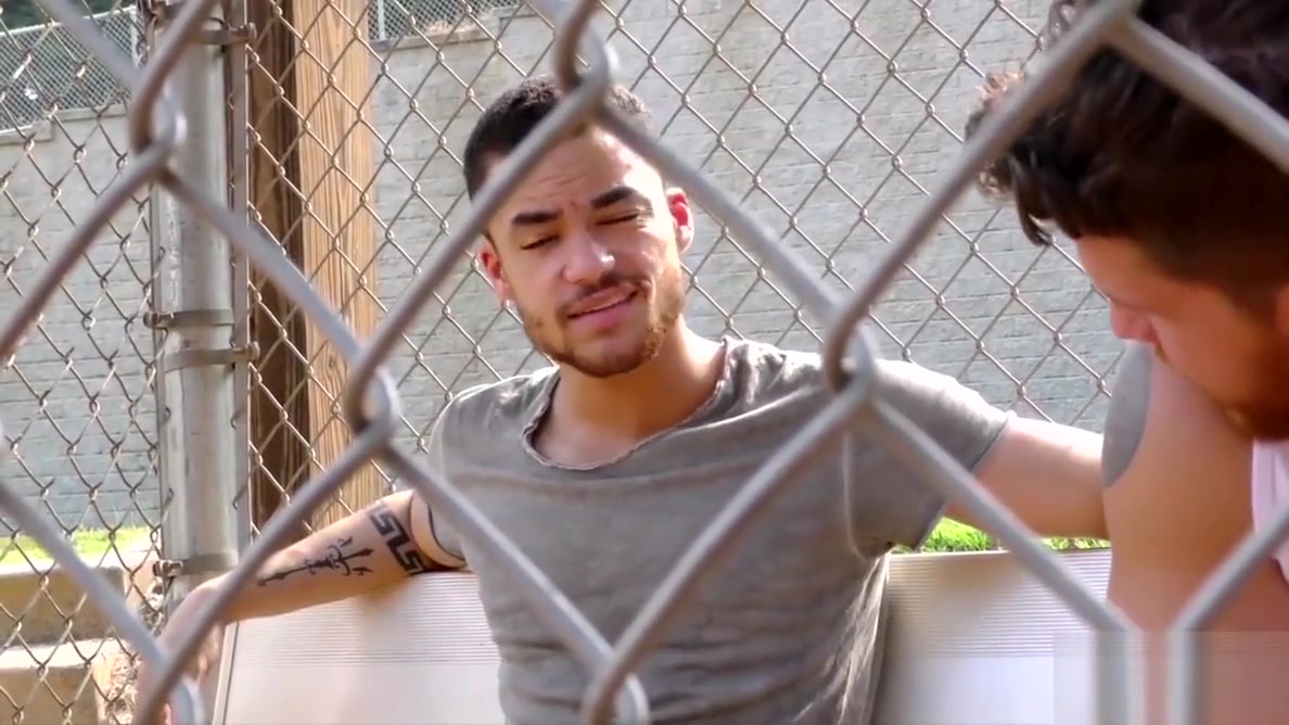 Muscular studs fucking in threesome after a hot massage