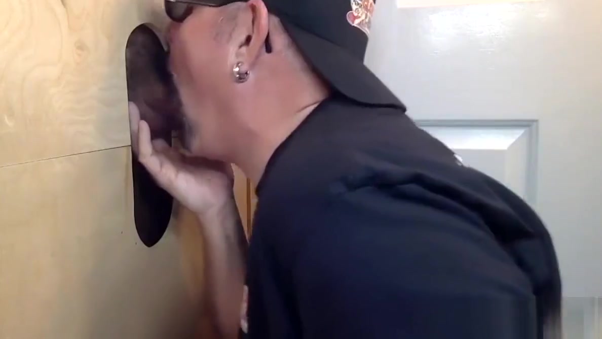 25 Year Old Needs Gloryhole Head