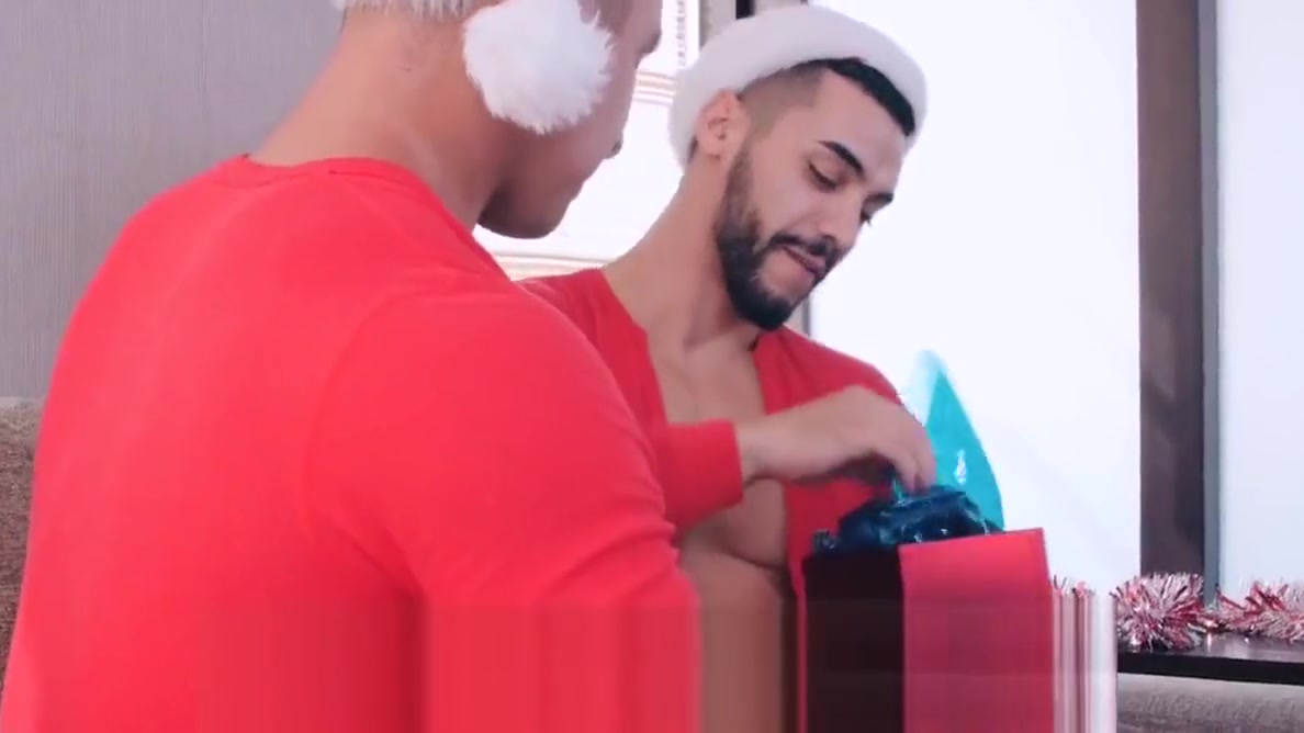 ShowerBait Str8 bait shower fuck with hunk Seth Santoro