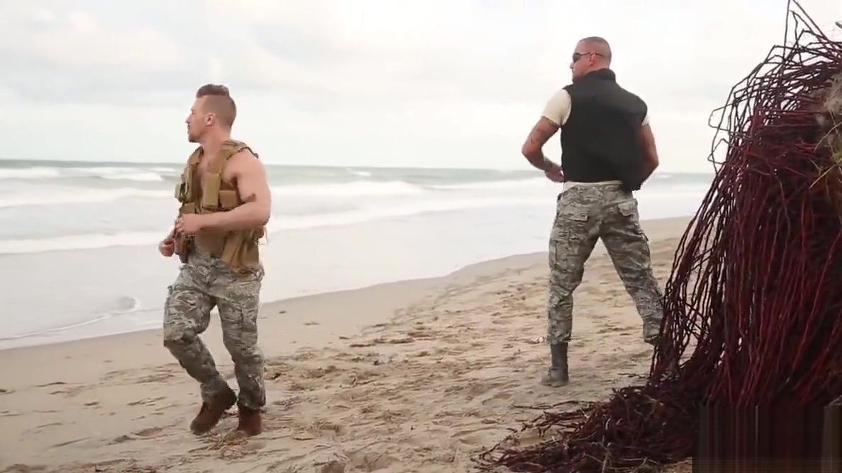 Military homos Michael Roman and Blake Hunter bang hard