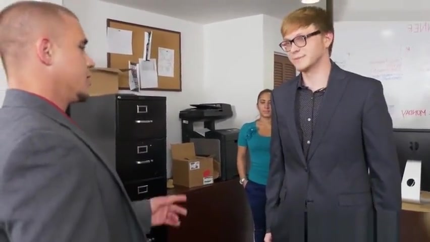 Blindfolded office stud sucking fat cock