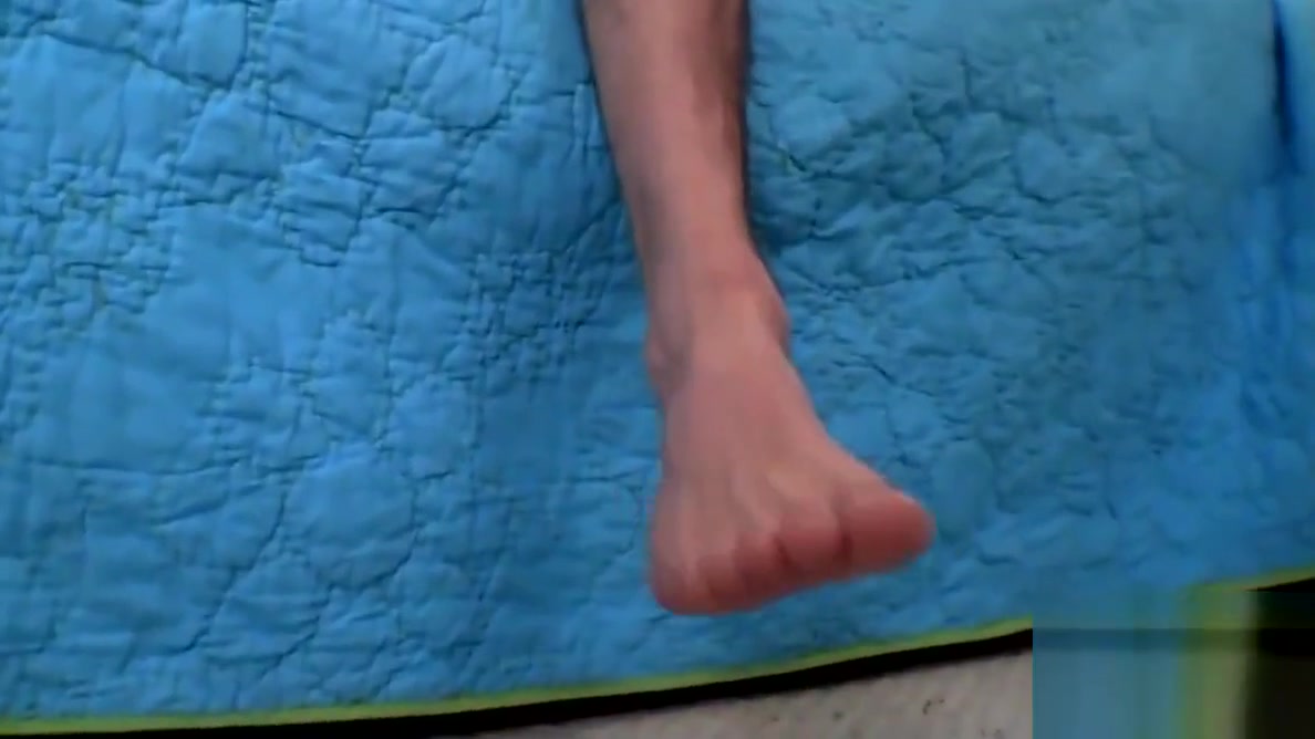 Kinky twink freak jacks off his hairy schlong on the bed