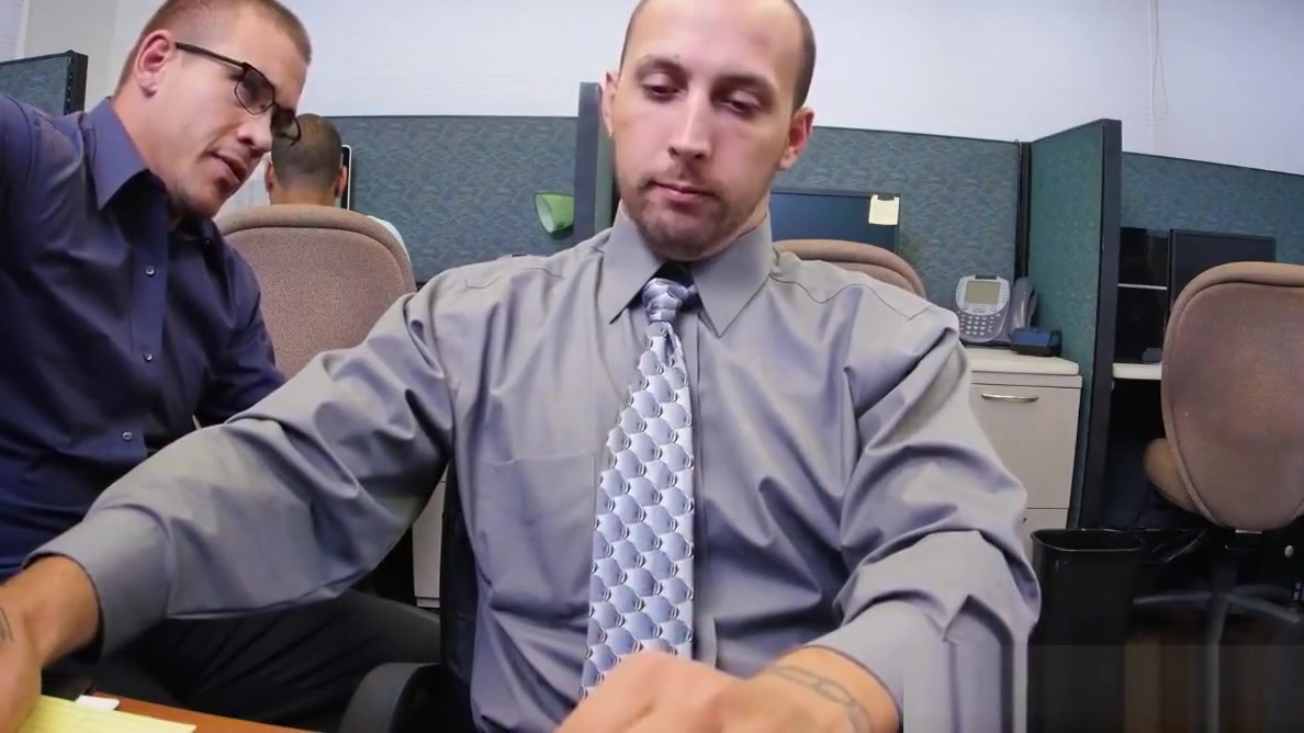 Office stud ass fucked in trio at work