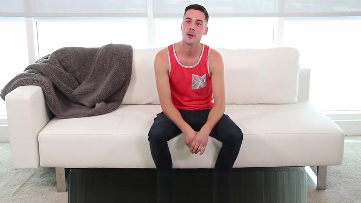 GayCastings Newcomer Sean Cross fucked by casting agent