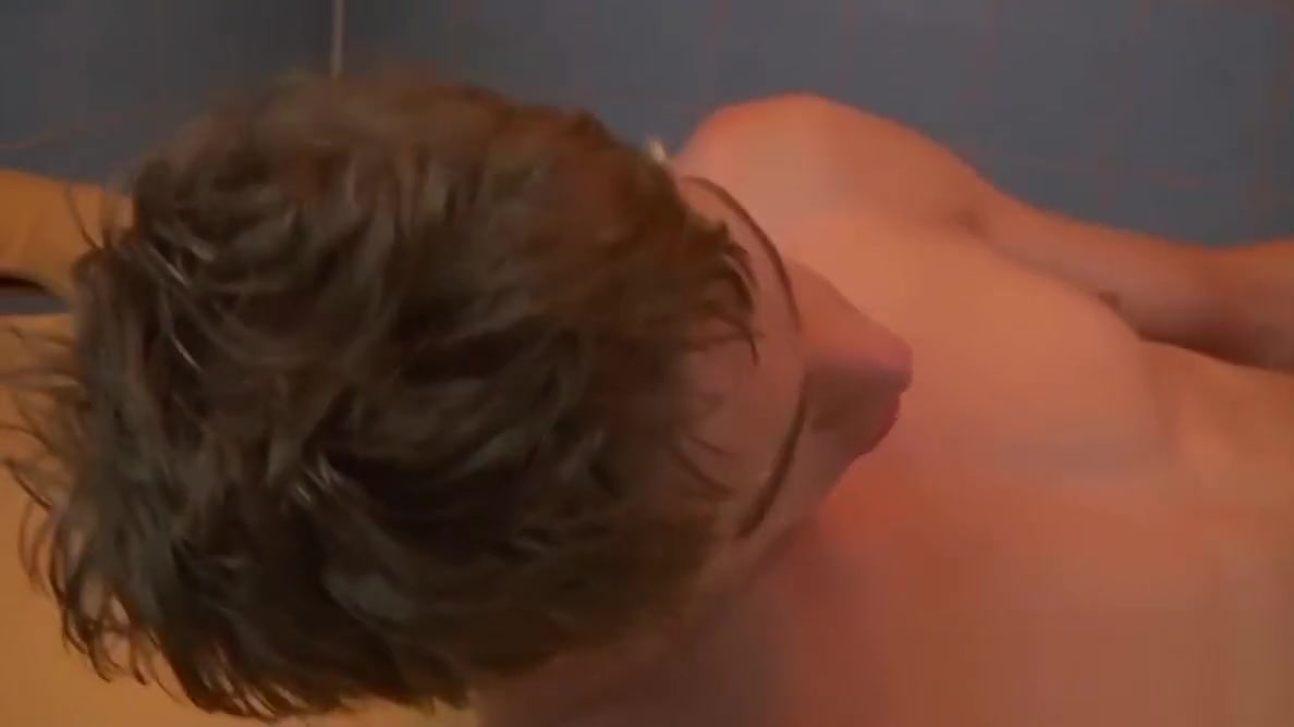 Twink lovers love ass fucking bareback on the massage table