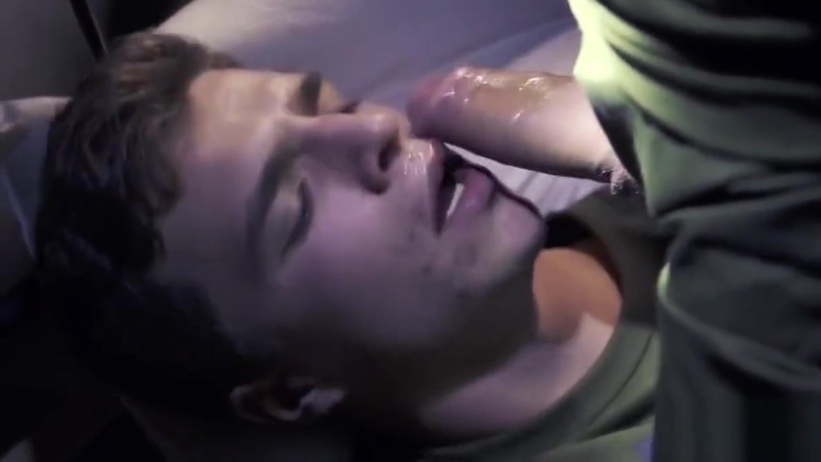 Military twink Bellamy Bradley has hardcore anal threesoem
