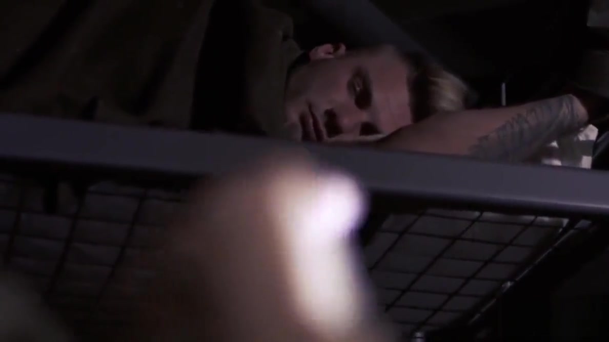 Military twink Bellamy Bradley has hardcore anal threesoem