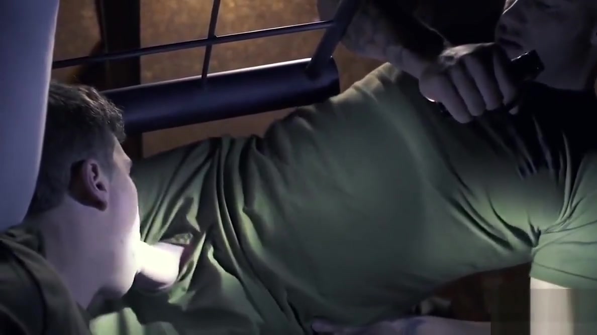 Military twink Bellamy Bradley has hardcore anal threesoem