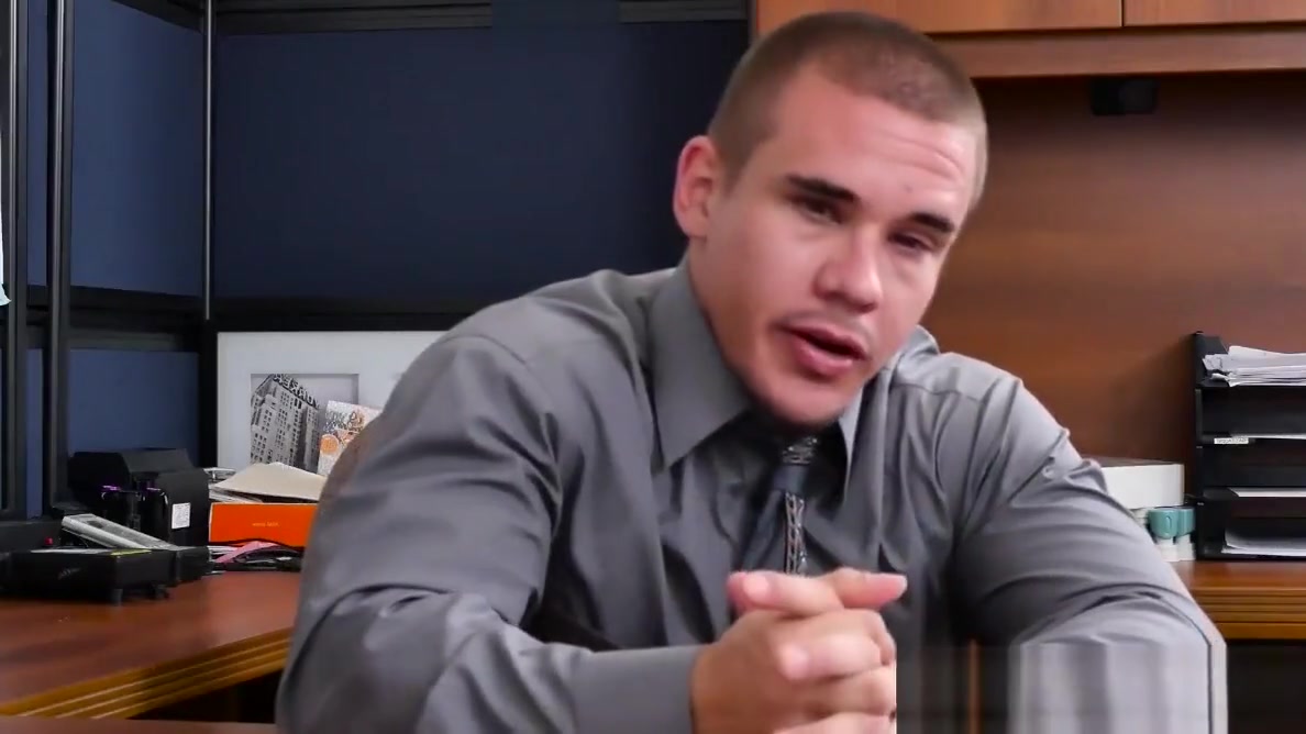 Office boss assfucks new hunk at workplace