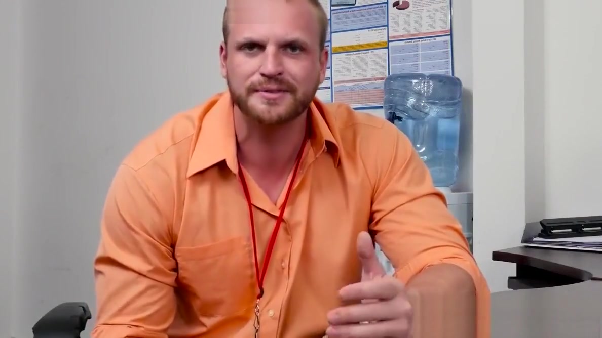 Office boss assfucks new hunk at workplace