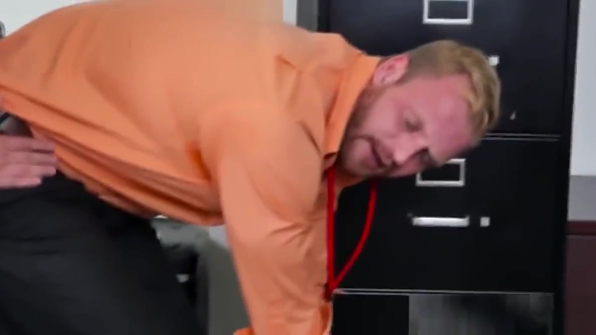 Office boss assfucks new hunk at workplace