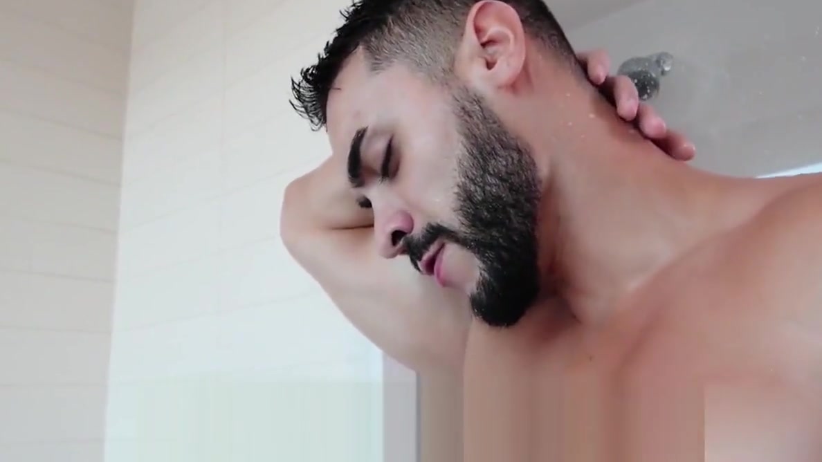 ShowerBait Bathroom masturbation foreplay leads to fuck