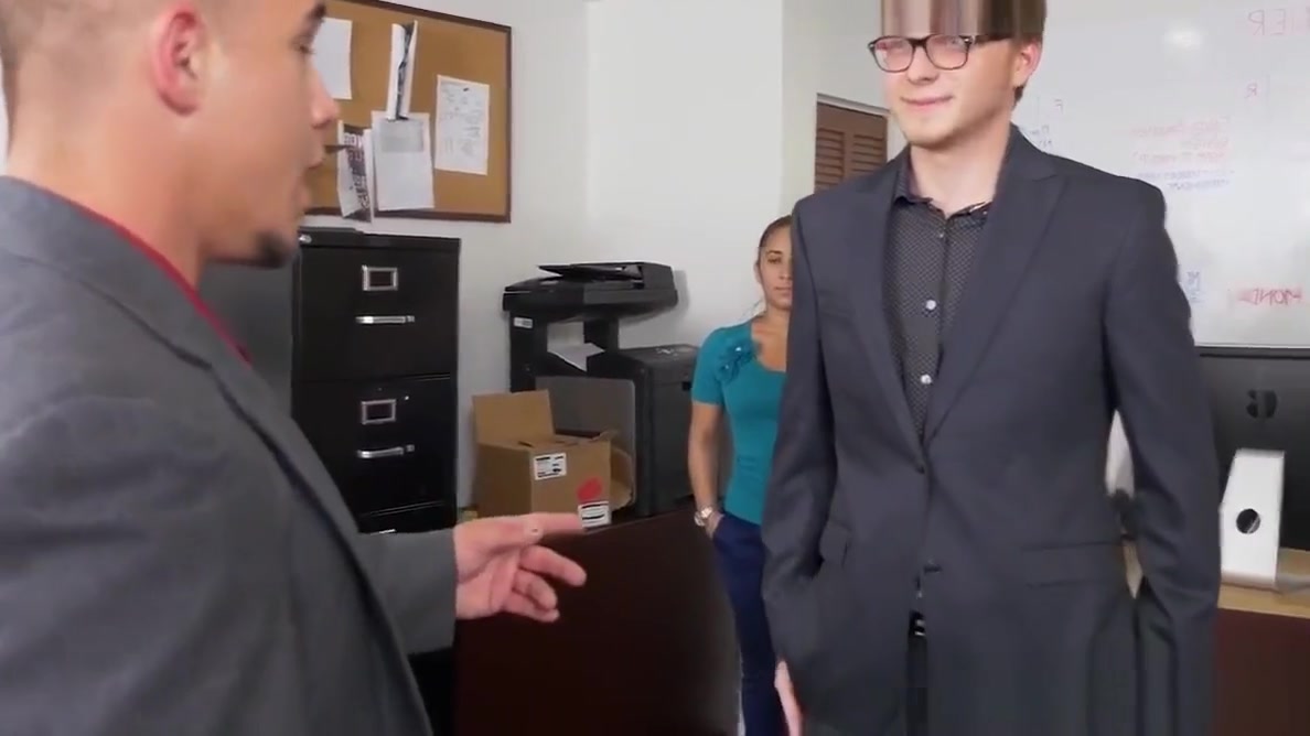 Office hunk analized in trio with sexswing