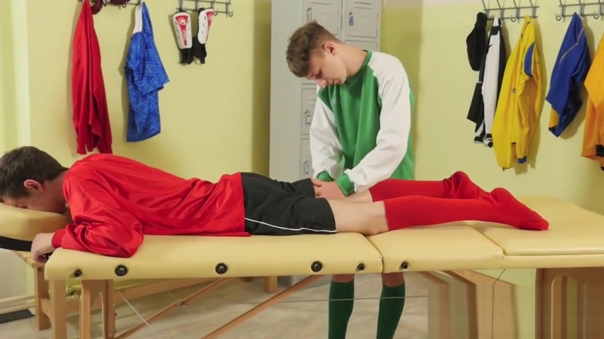 Soccer twink gets a relaxing fellatio massage after the game