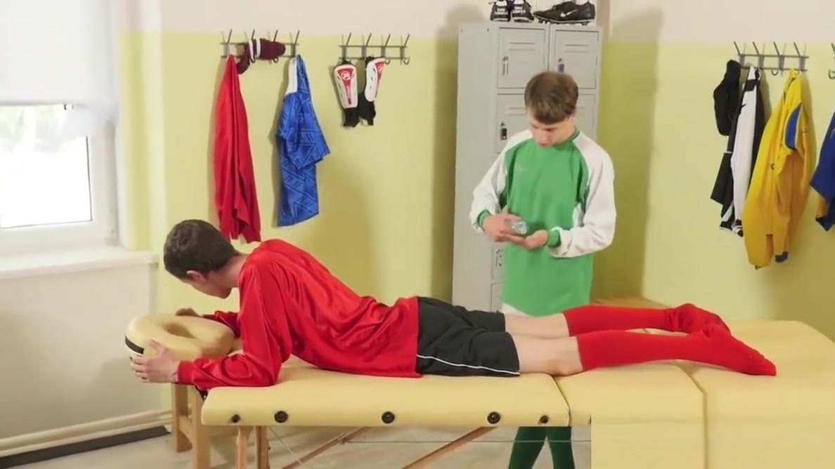 Soccer twink gets a relaxing fellatio massage after the game