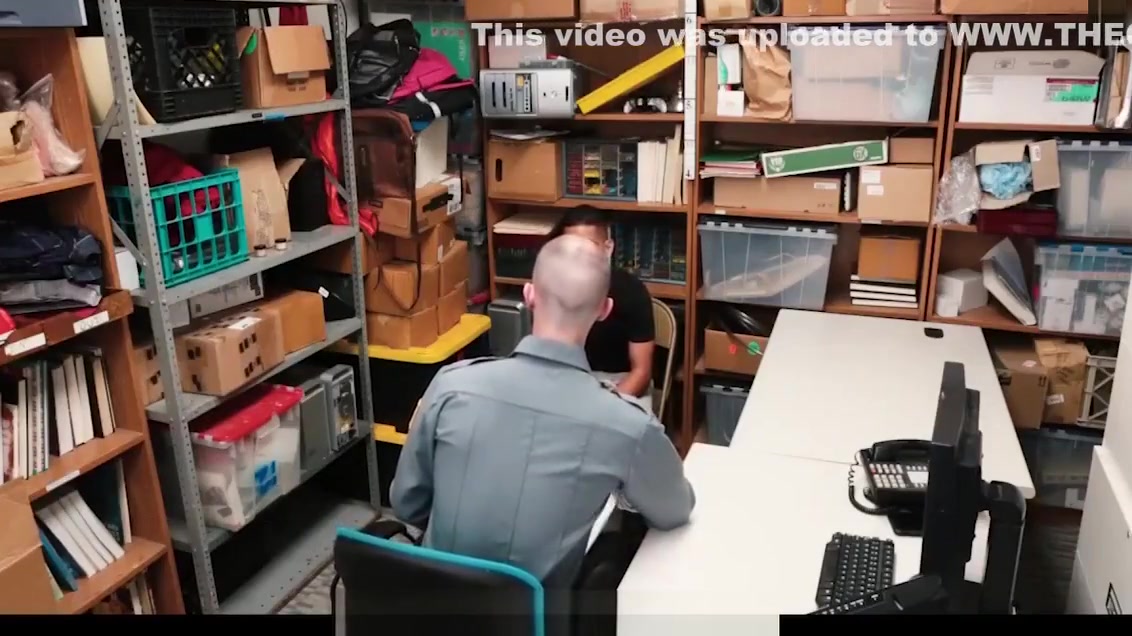 YoungPerps - Latin Guy Gets Used By Mall Cop