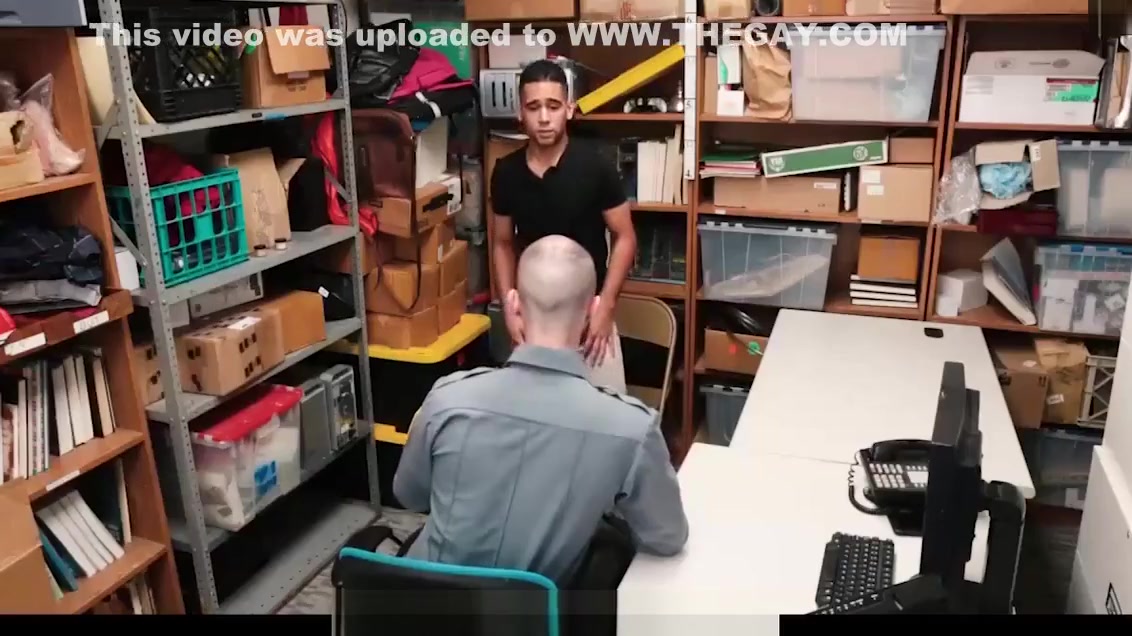 YoungPerps - Latin Guy Gets Used By Mall Cop