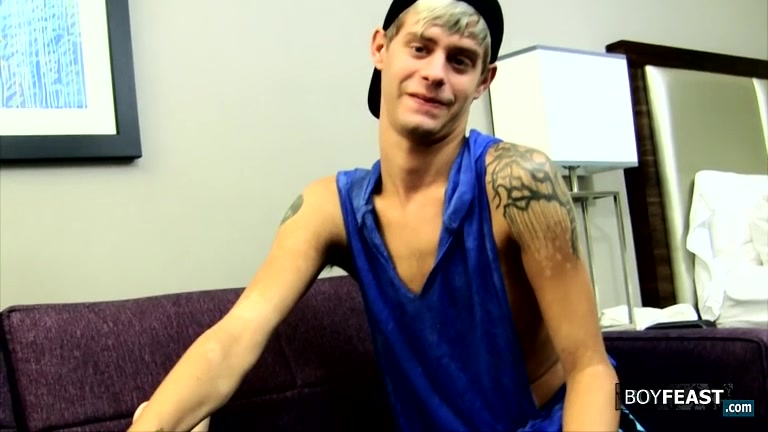 Tully Loves Sucking That Dick! - Tully Jakeson & Trace Van De Kamp