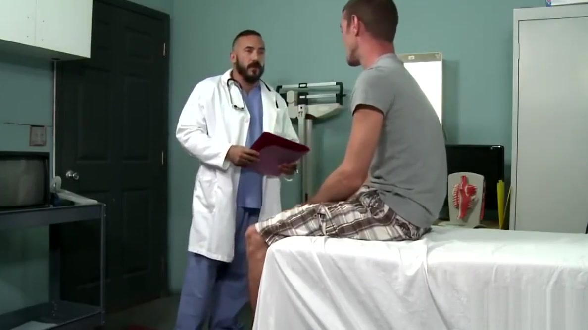 Homo doctor fucks with his patient