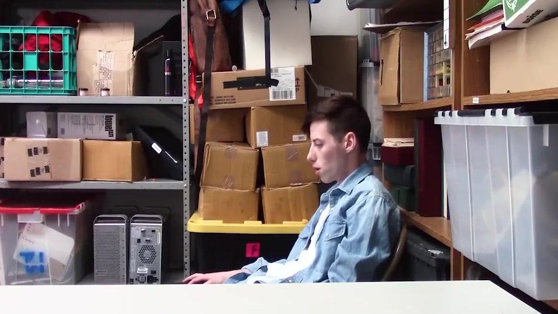 YoungPerps - Dumb twink criminal blows a hung cop