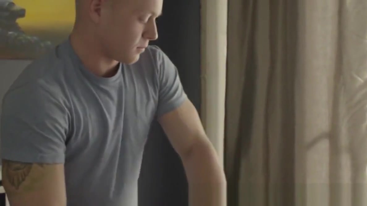 Big dicked jock fucks his new friend after a sensual massage