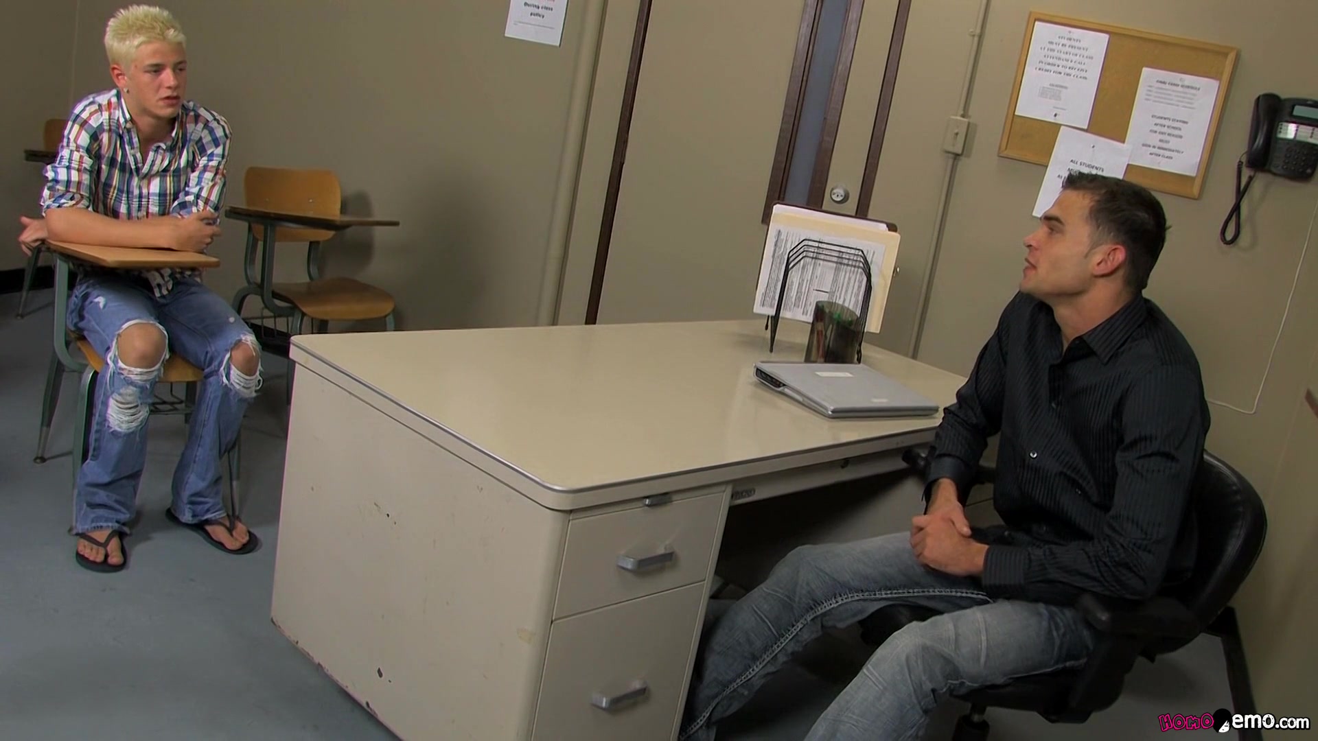 Lunch Thief Gets A Better Meal - Luke Milan & Kyle Richerds