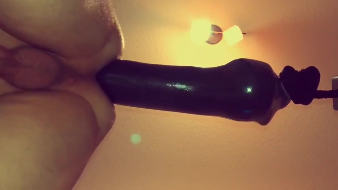 Office worker needs some anal pleasure