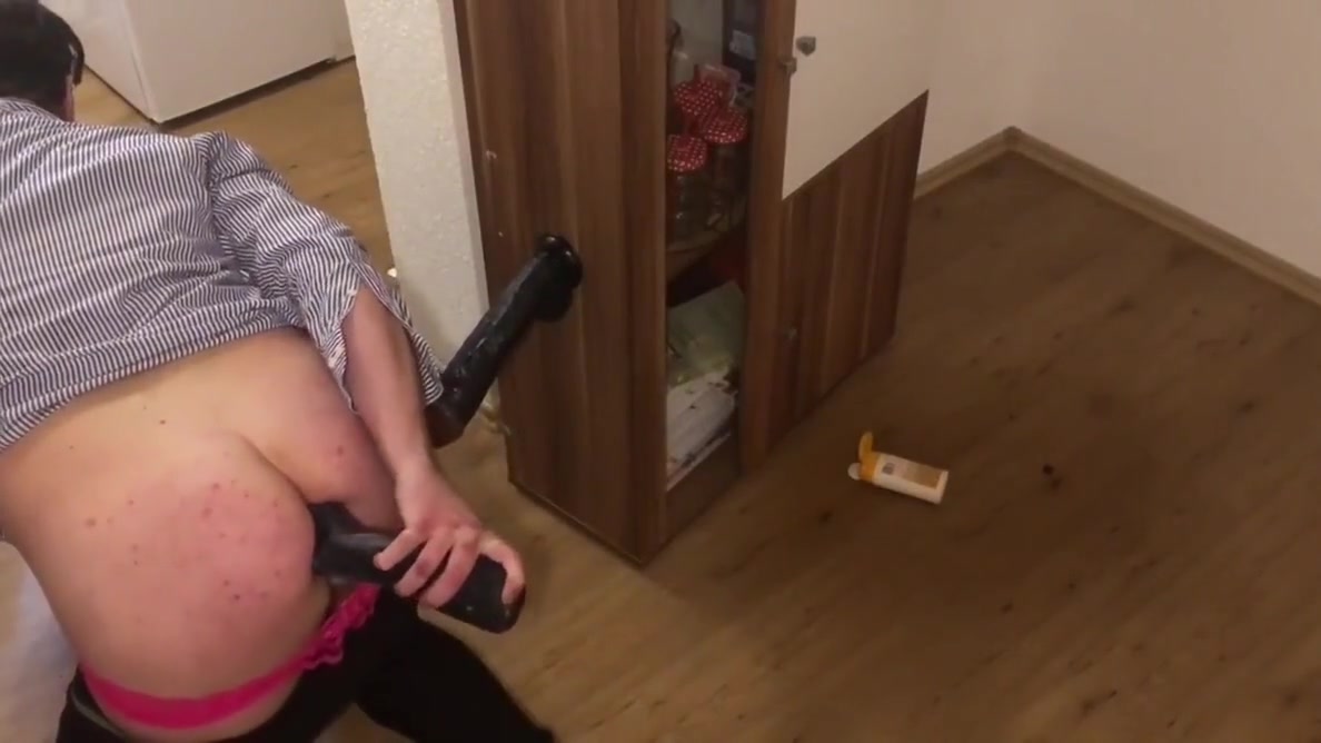Office worker needs some anal pleasure