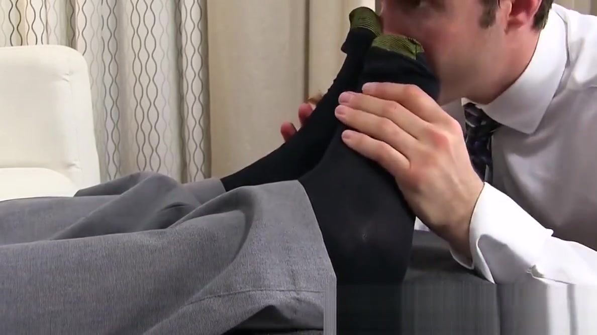 Office stud gets his juicy feet slurped with delight