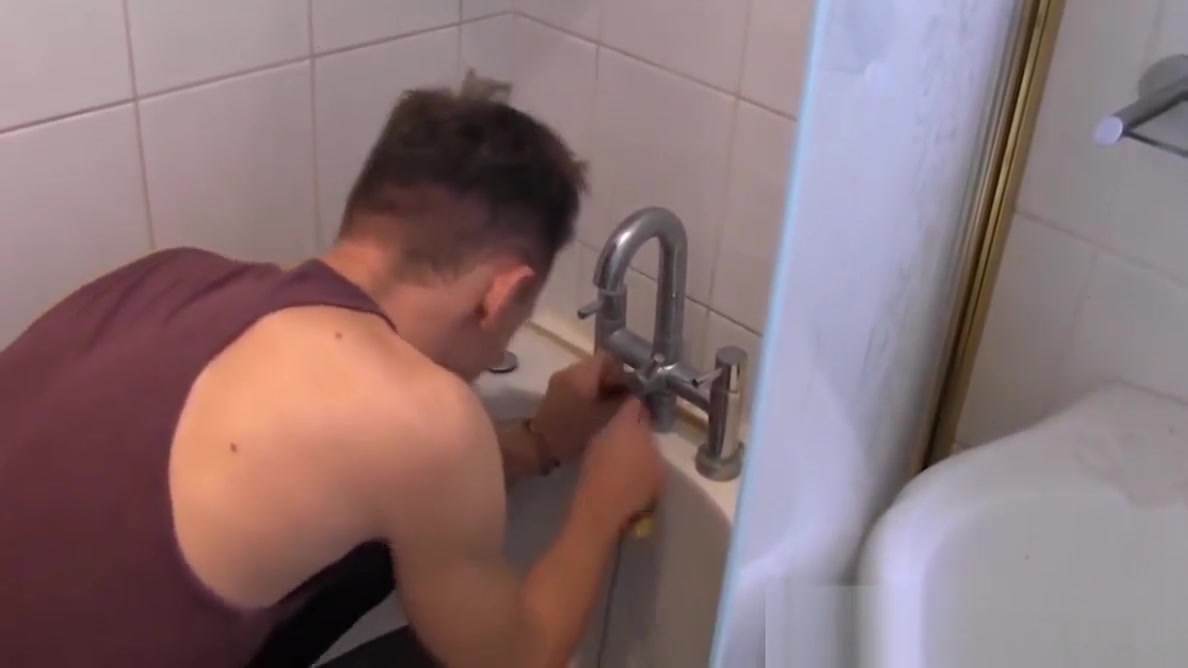 Skinny Euro twinks make a bareback train in the shower