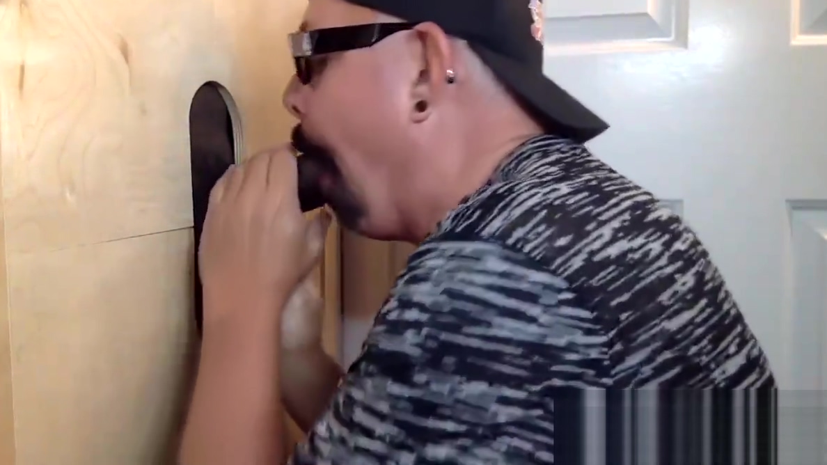 Gloryhole Double Dark Cock Suck Off